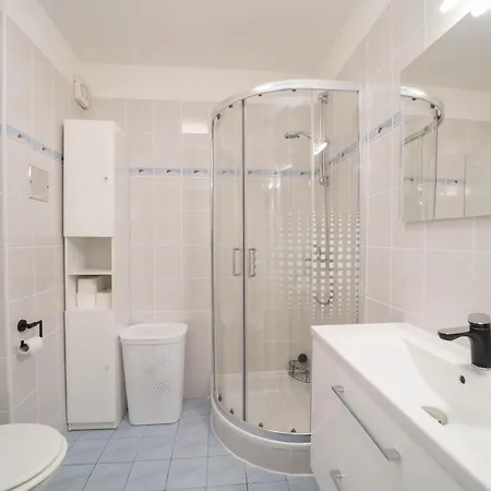 Cozy Close To The Beach And City Centre Apartment Umag